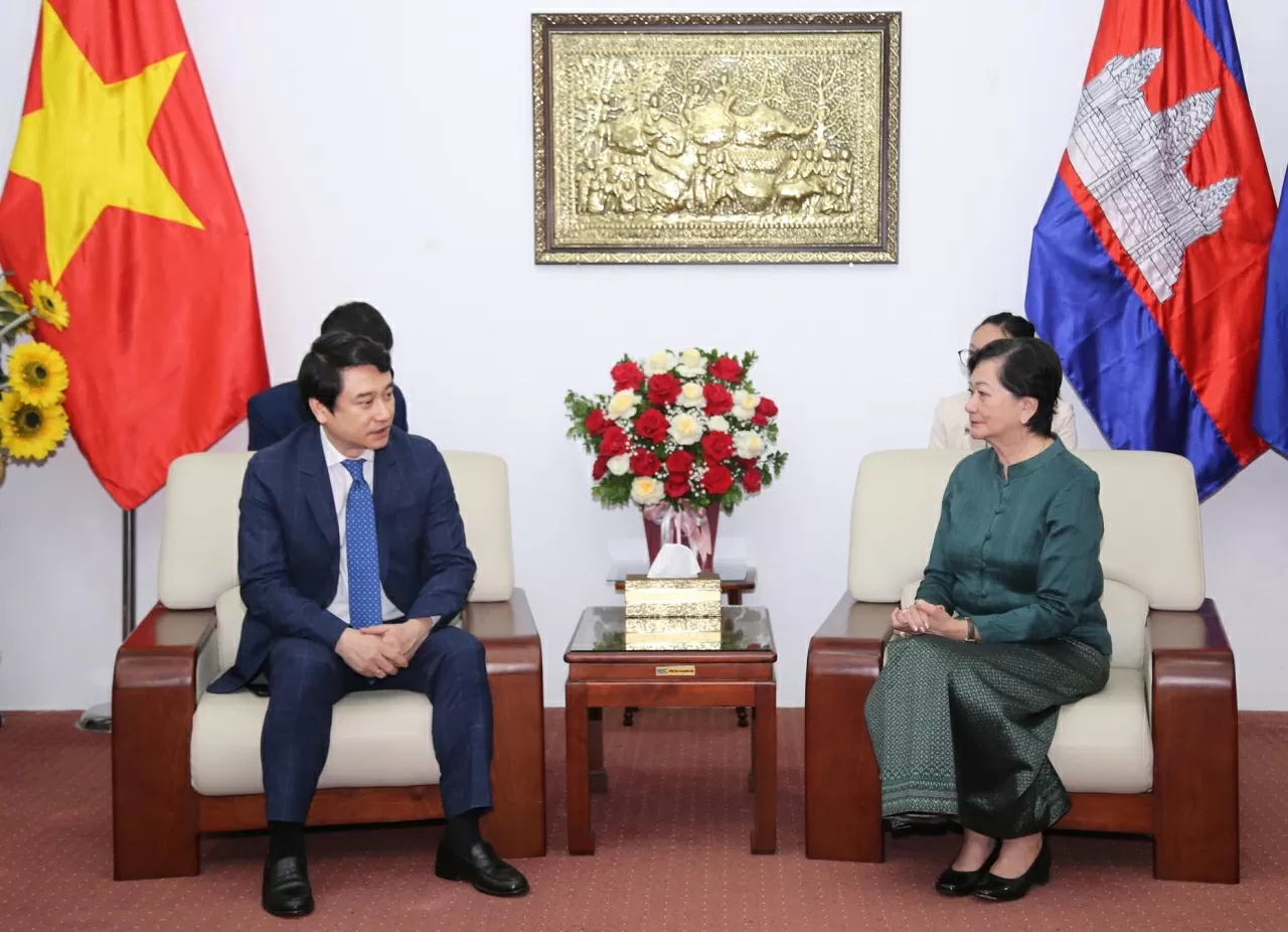 Đại sứ Chea Kimtha gửi lời cảm ơn đến các Bộ, ban, ngành của Việt Nam đã tạo điều kiện quan tâm, phối hợp với Đại sứ quán để làm việc đạt được hiệu quả . (Ảnh: Thành Long) Đại sứ Chea Kimtha gửi lời cảm ơn đến các Bộ, ban, ngành của Việt Nam đã tạo điều kiện quan tâm, phối hợp với Đại sứ quán để làm việc đạt được hiệu quả . (Ảnh: Thành Long)