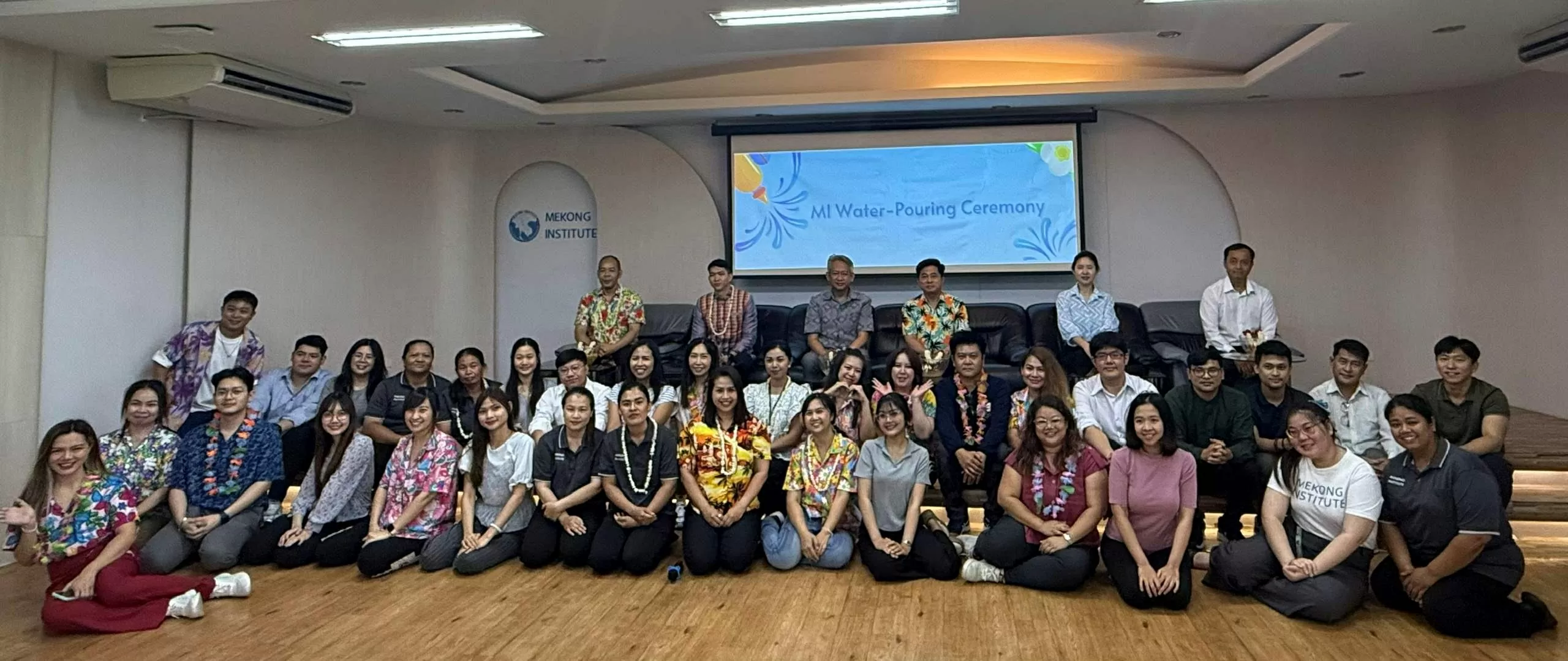 Tổng Lãnh sự Việt Nam dự Tết cổ truyền Bunpimay của Lào và Songkran của Thái Lan