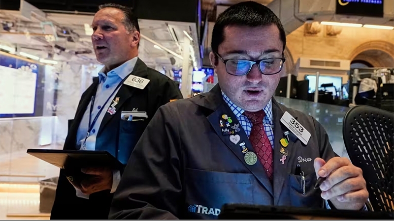 Chứng khoán Hoa Kỳ tăng vọt, thị trường trái phiếu biến động, và động thái của Fed