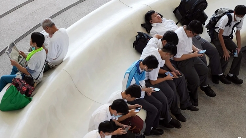 Đừng để cha mẹ phải chịu hậu quả của việc lạm dụng mạng xã hội