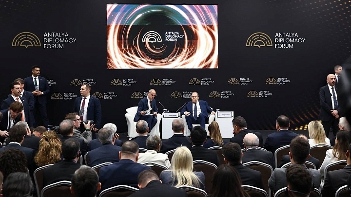 Nga xem xét loại hình hợp tác theo đề xuất của Mỹ, cùng một nước châu Âu bàn kế hoạch thúc đẩy lệnh ngừng bắn ở Ukraine