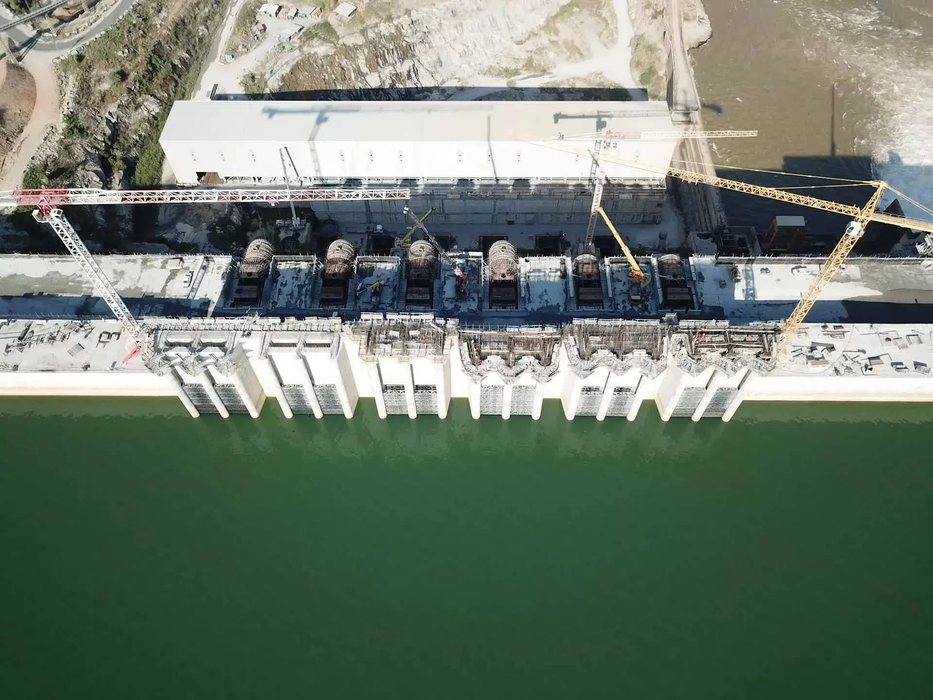 Đập Đại Phục Hưng Ethiopia (GERD) đã hoàn thành 98,66 phần trăm, với sáu tổ máy phát điện hiện đang hoạt động. Đập Đại Phục Hưng Ethiopia (GERD) đã hoàn thành 98,66 phần trăm, với sáu tổ máy phát điện hiện đang hoạt động.