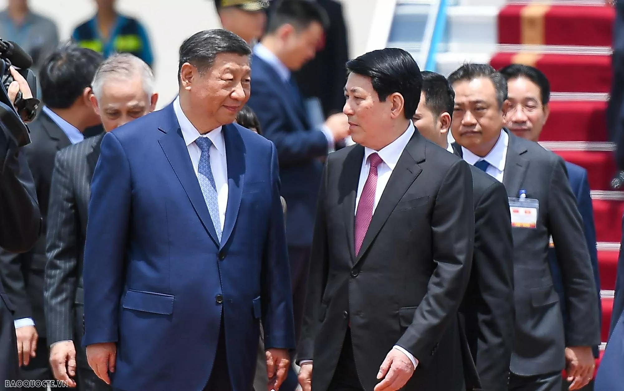 undefined Chủ tịch nước Lương Cương ra sân bay đón Tổng Bí thư, Chủ tịch nước Trung Quốc Tập Cận Bình