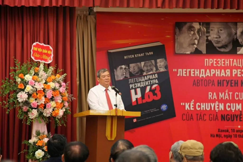 Cuốn sách 'Kể chuyện Cụm tình báo H.63 anh hùng' và bản dịch tiếng Nga: Cuốn sách 'Kể chuyện Cụm tình báo H.63 anh hùng' và bản dịch tiếng Nga: