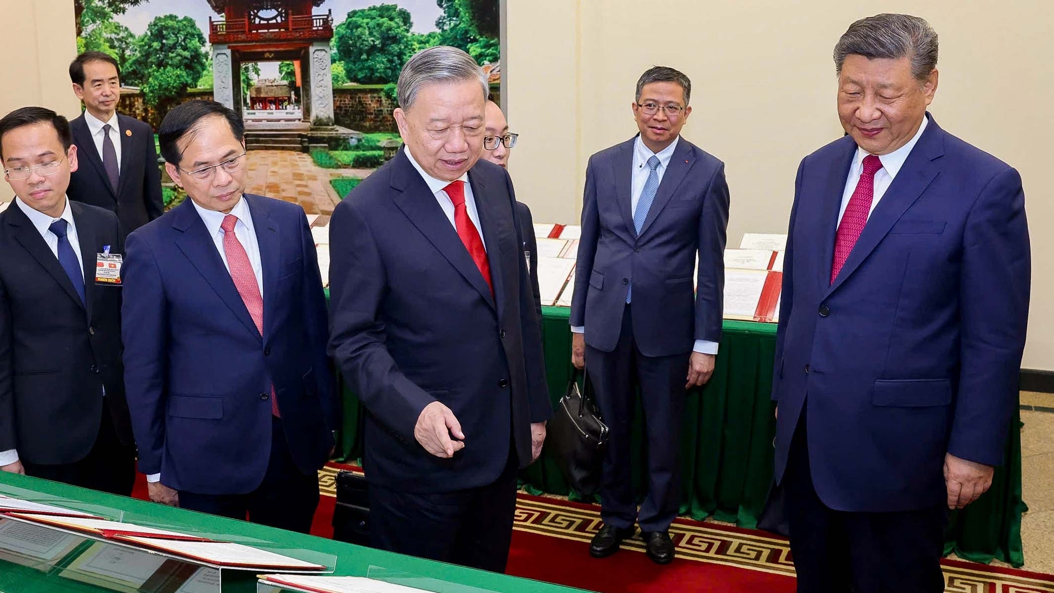 Tổng Bí thư Tô Lâm và Tổng Bí thư, Chủ tịch nước Trung Quốc Tập Cận Bình hội đàm, nghe giới thiệu văn kiện ký kết