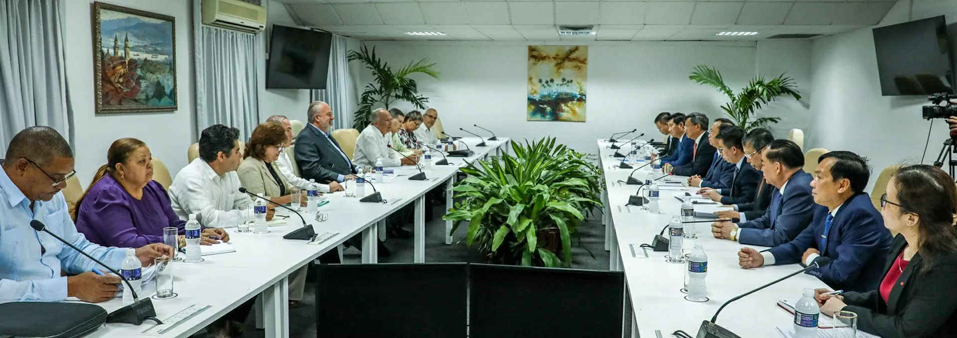 Việt Nam và Cuba đẩy mạnh hợp tác qua chuyến thăm ý nghĩa