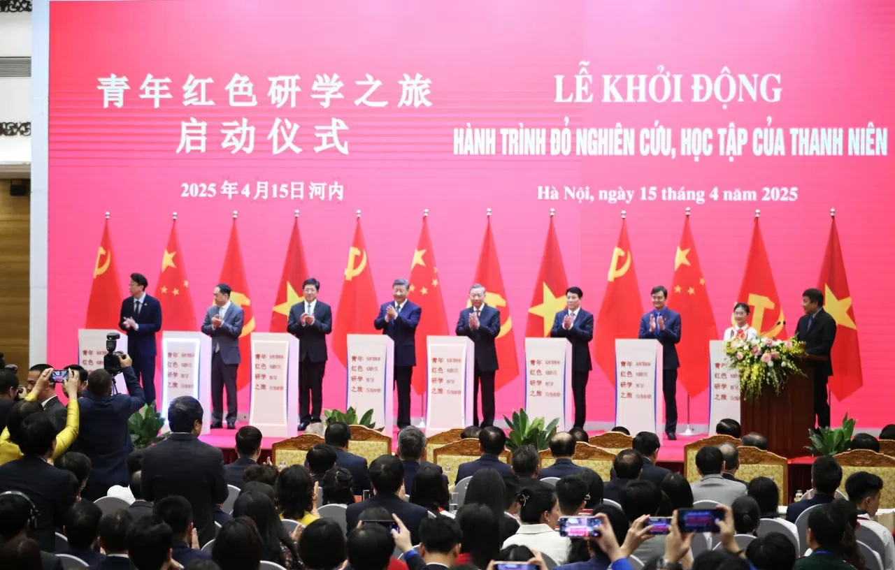 Lễ khởi động Hành trình đỏ nghiên cứu, học tập của thanh niên. (Ảnh: Thành Long)