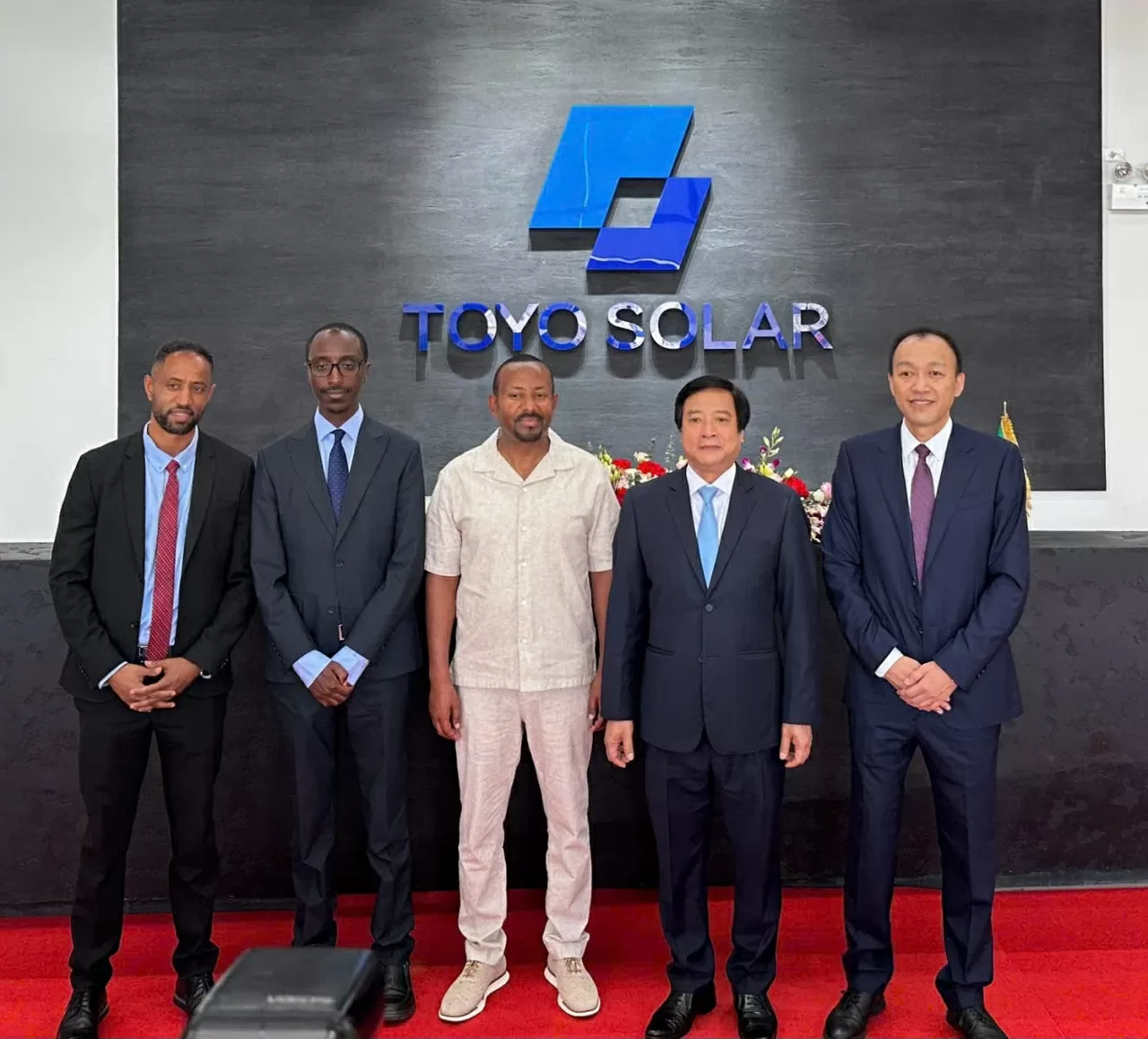 Thủ tướng Ethiopia thăm công ty năng lượng mặt trời tại Phú Thọ Thủ tướng Ethiopia thăm công ty sản xuất pin năng lượng mặt trời tại Phú Thọ