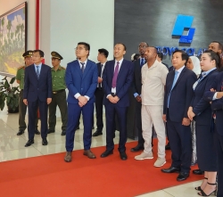 Thủ tướng Ethiopia thăm công ty sản xuất pin năng lượng mặt trời tại Phú Thọ