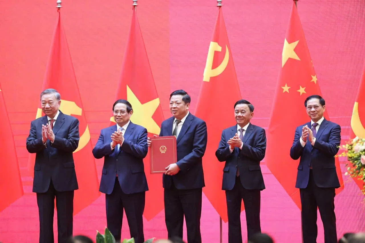 Bộ Xây dựng ký kết 7 văn kiện quan trọng trong lĩnh vực đường sắt, đường bộ với Trung Quốc Bộ Xây dựng ký kết 7 văn kiện quan trọng trong lĩnh vực đường sắt, đường bộ với Trung Quốc