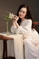 Sao Việt: BTV Hoài Anh khoe nhan sắc đằm thắm, Thiều Bảo Trâm đầy cuốn hút