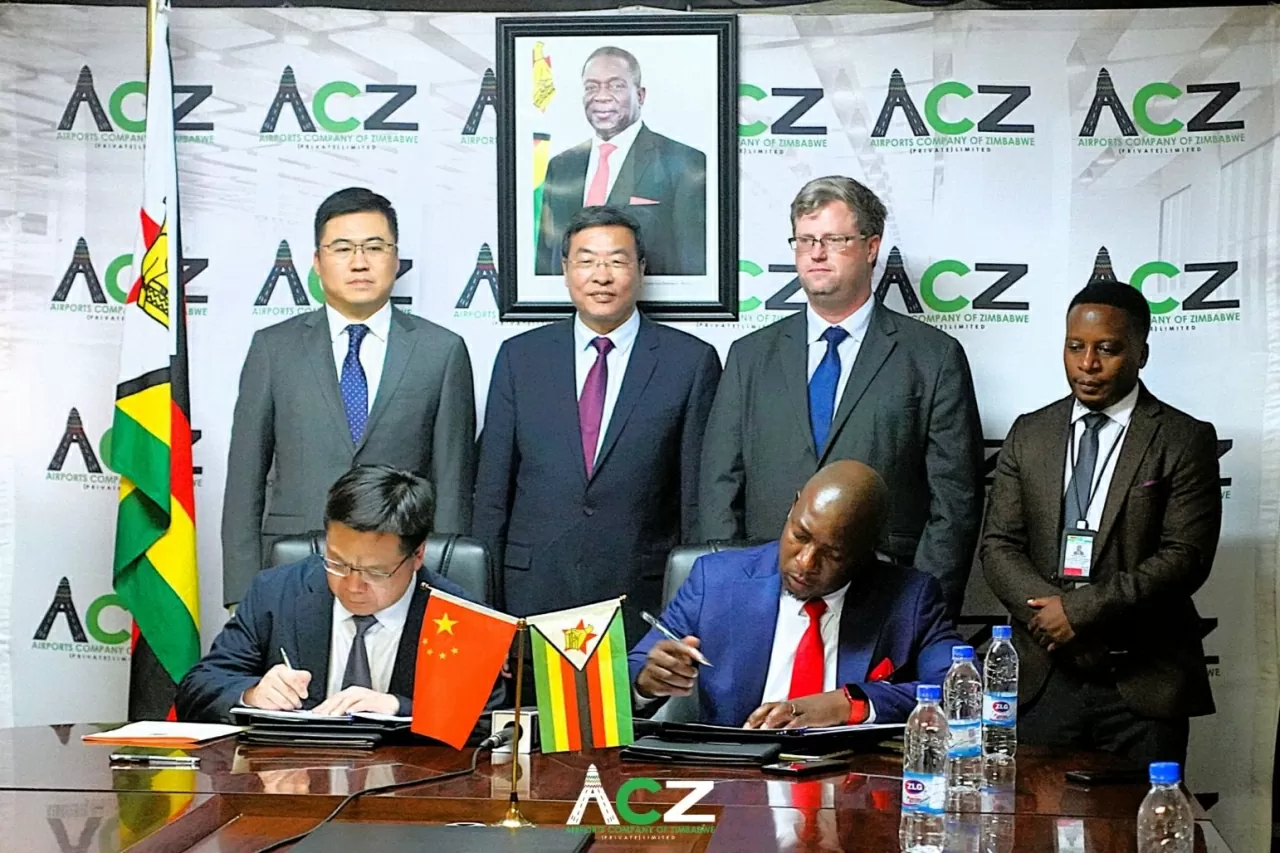 Công ty sân bay Zimbabwe và Công ty China Jiangsu International ký thỏa thuận hợp tác, ngày 14/4/2025 tại thủ đô Harare, (Nguồn: ACZ)