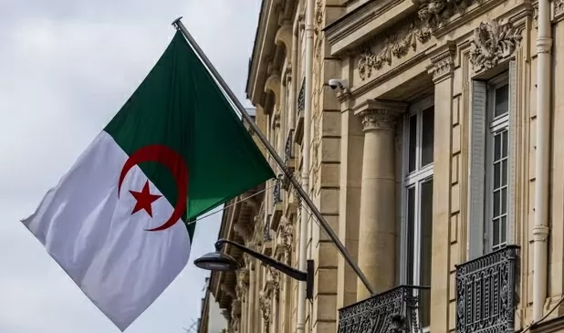 Pháp ăn miếng trả miếng, tuyên bố trục xuất ngoại giao với Algeria, triệu hồi Đại sứ. (Nguồn: EPA) Pháp ăn miếng trả miếng, tuyên bố trục xuất ngoại giao với Algeria, triệu hồi Đại sứ. (Nguồn: EPA)