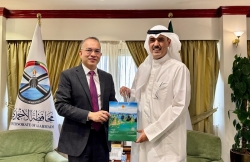 Đại sứ Nguyễn Đức Thắng chào Thống đốc tỉnh Ahmadi, trao đổi về hợp tác dầu khí và địa phương giữa Việt Nam và Kuwait