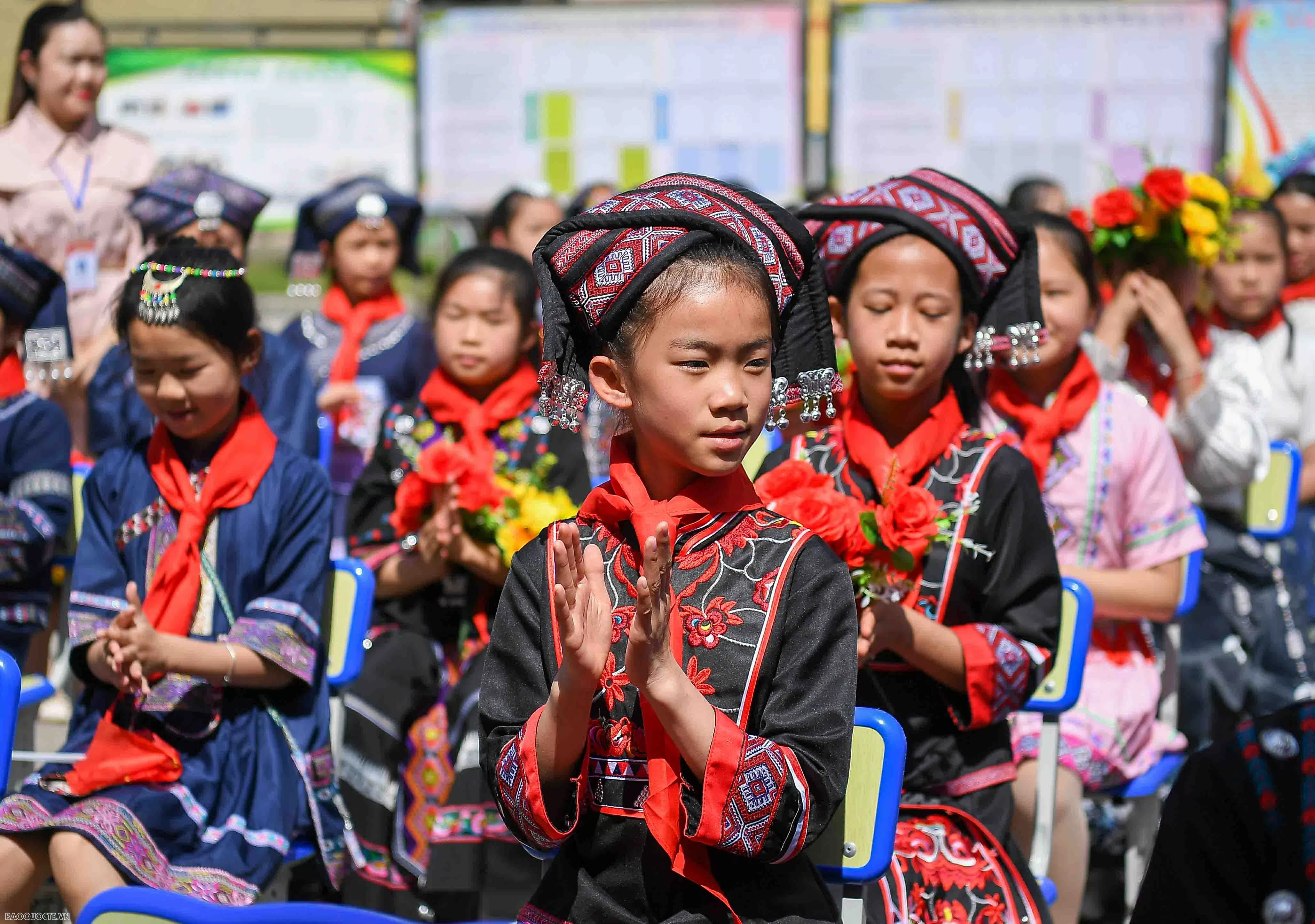 Bộ trưởng Phan Văn Giang và Bộ trưởng Đổng Quân thăm Trường Tiểu học số 4