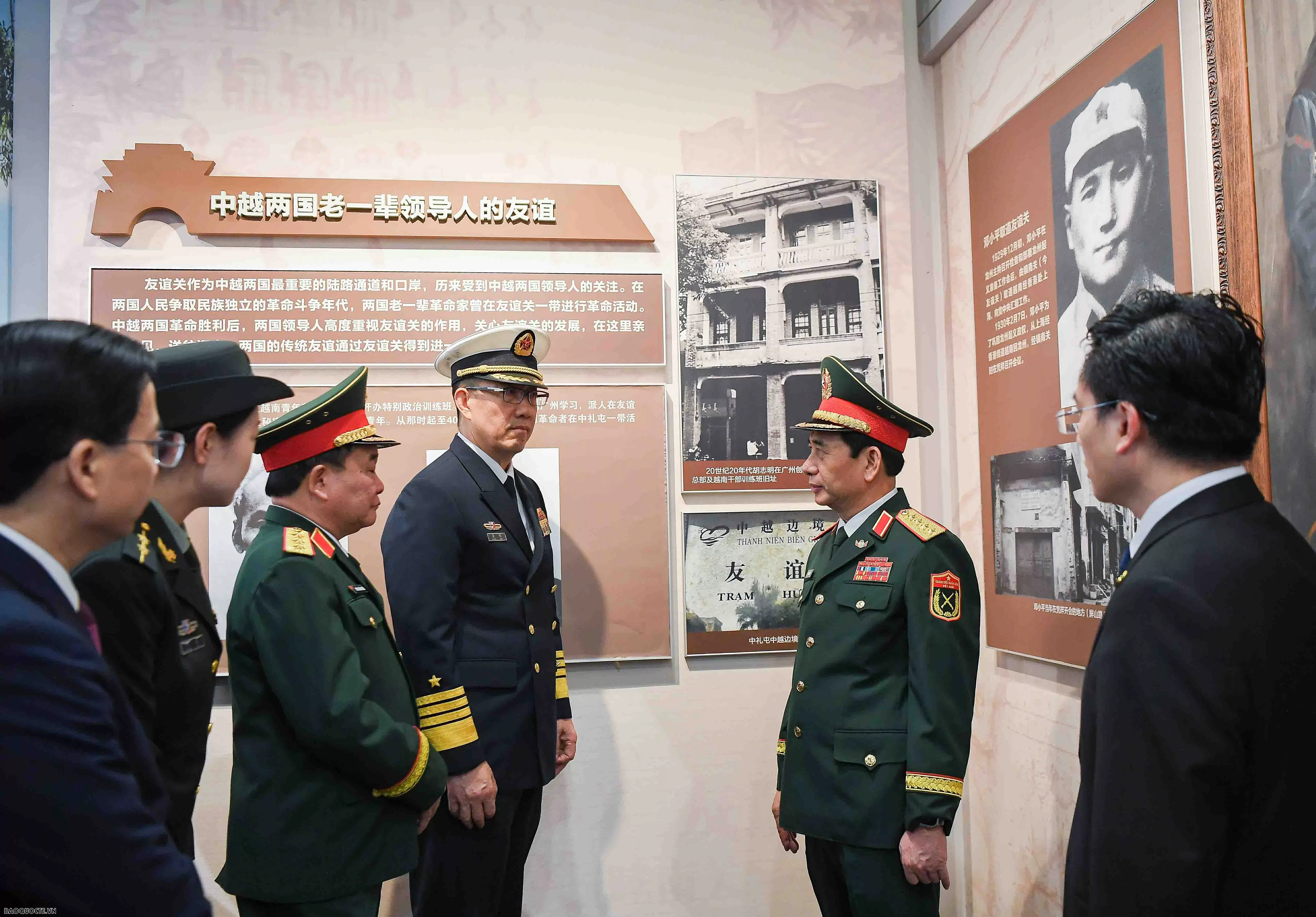 Đại tướng Phan Văn Giang và Thượng tướng Đổng Quân gặp nhau tại biên giới