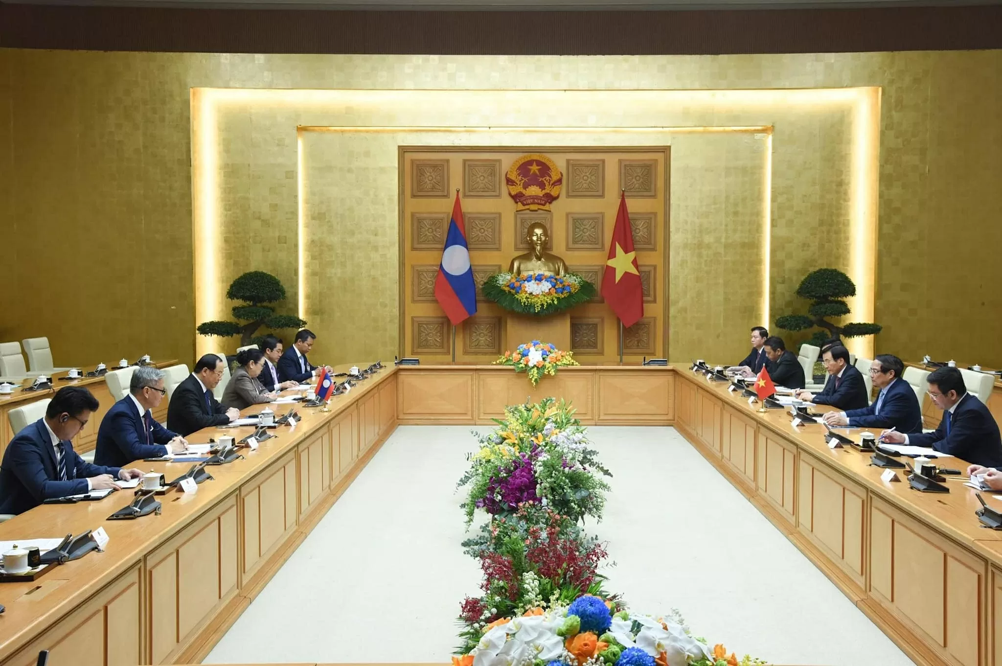 Thủ tướng Phạm Minh Chính gặp, làm việc với Thủ tướng Lào Sonexay Siphandone nhân dịp dự Hội nghị thượng đỉnh P4G