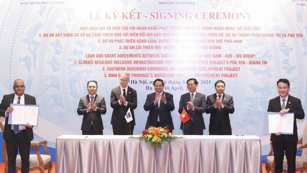 ADB, WB 'rót' gần 400 triệu cho 3 dự án lớn tại Việt Nam