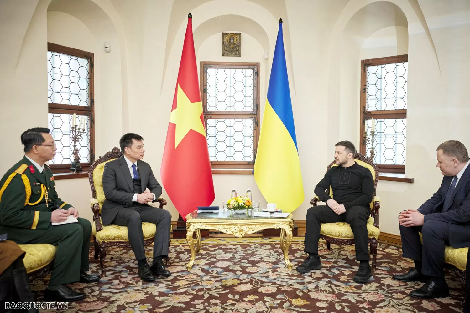 Đại sứ Việt Nam tại Ukraine trình Quốc thư lên Tổng thống Volodymir Zelensky Đại sứ Việt Nam tại Ukraine trình Quốc thư lên Tổng thống Volodymir Zelensky