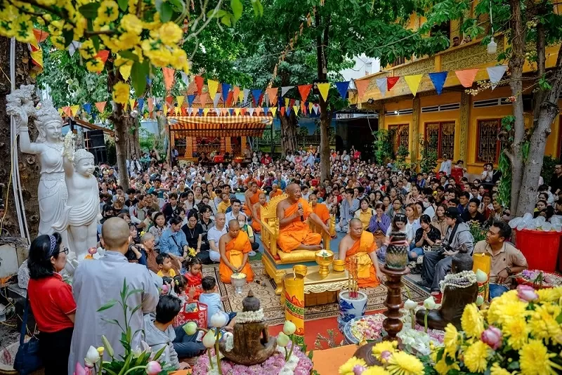 Đồng bào Khmer tại TP. Hồ Chí Minh đón Tết Chol Chnam Thmay ở chùa Candaransi