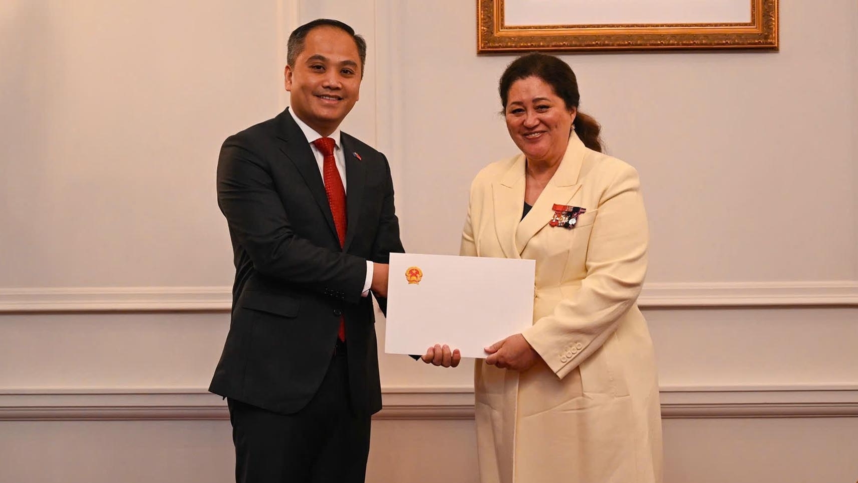 Đại sứ Phan Minh Giang trình Thư ủy nhiệm lên Toàn quyền New Zealand Cindy Kiro