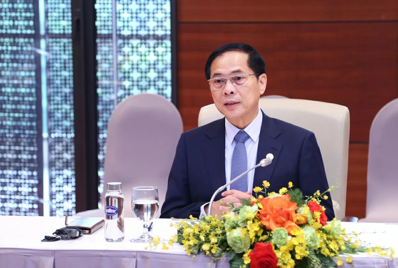 Phó Thủ tướng Bùi Thanh Sơn đánh giá cao Chính phủ Colombia đã ủng hộ Việt Nam tổ chức thành công Hội nghị P4G, góp phần vào nỗ lực chung toàn cầu thực hiện các mục tiêu tăng trưởng xanh và bền vững. (Ảnh: Thành Long) Phó Thủ tướng Bùi Thanh Sơn đánh giá cao Chính phủ Colombia đã ủng hộ Việt Nam tổ chức thành công Hội nghị P4G, góp phần vào nỗ lực chung toàn cầu thực hiện các mục tiêu tăng trưởng xanh và bền vững. (Ảnh: Thành Long)