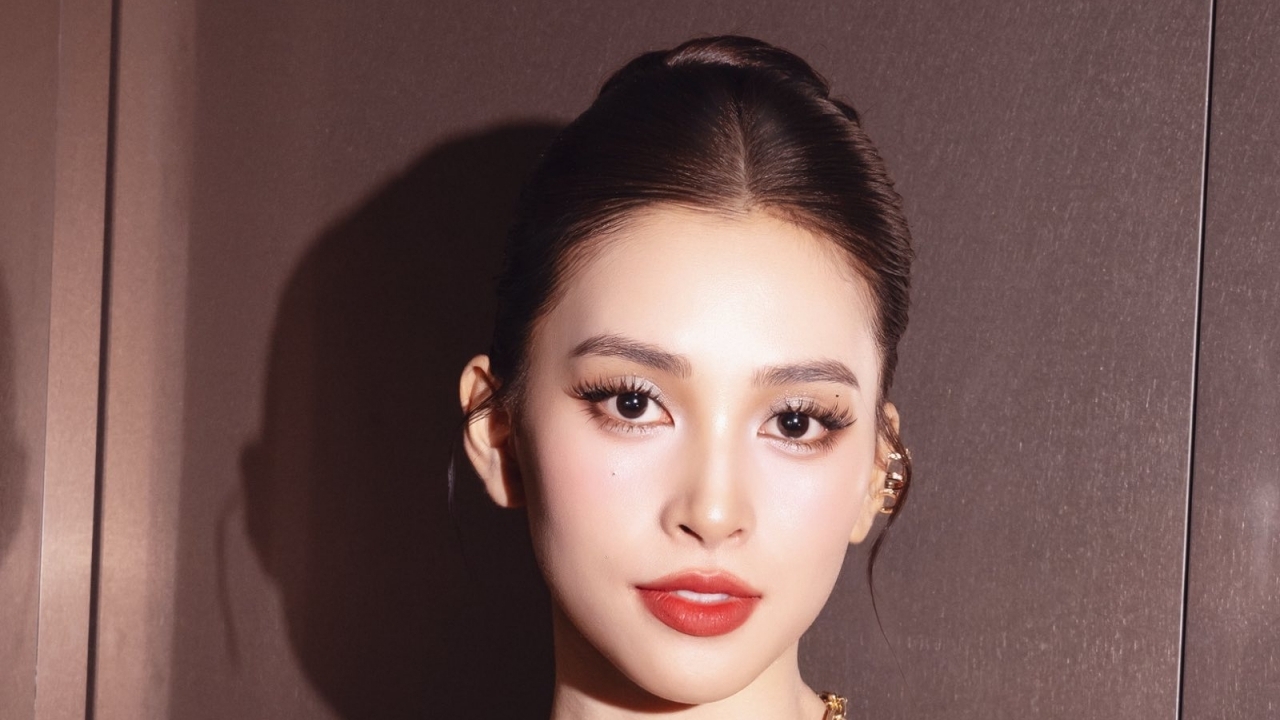 Hoa hậu Trần Tiểu Vy diện đầm gợi cảm