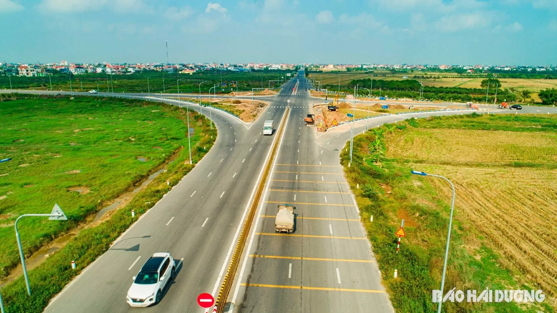 ự án Đầu tư xây dựng đường trục Đông - Tây, tỉnh Hải Dương có tổng chiều dài tuyến gần 36,5 km ự án Đầu tư xây dựng đường trục Đông - Tây, tỉnh Hải Dương có tổng chiều dài tuyến gần 36,5 km