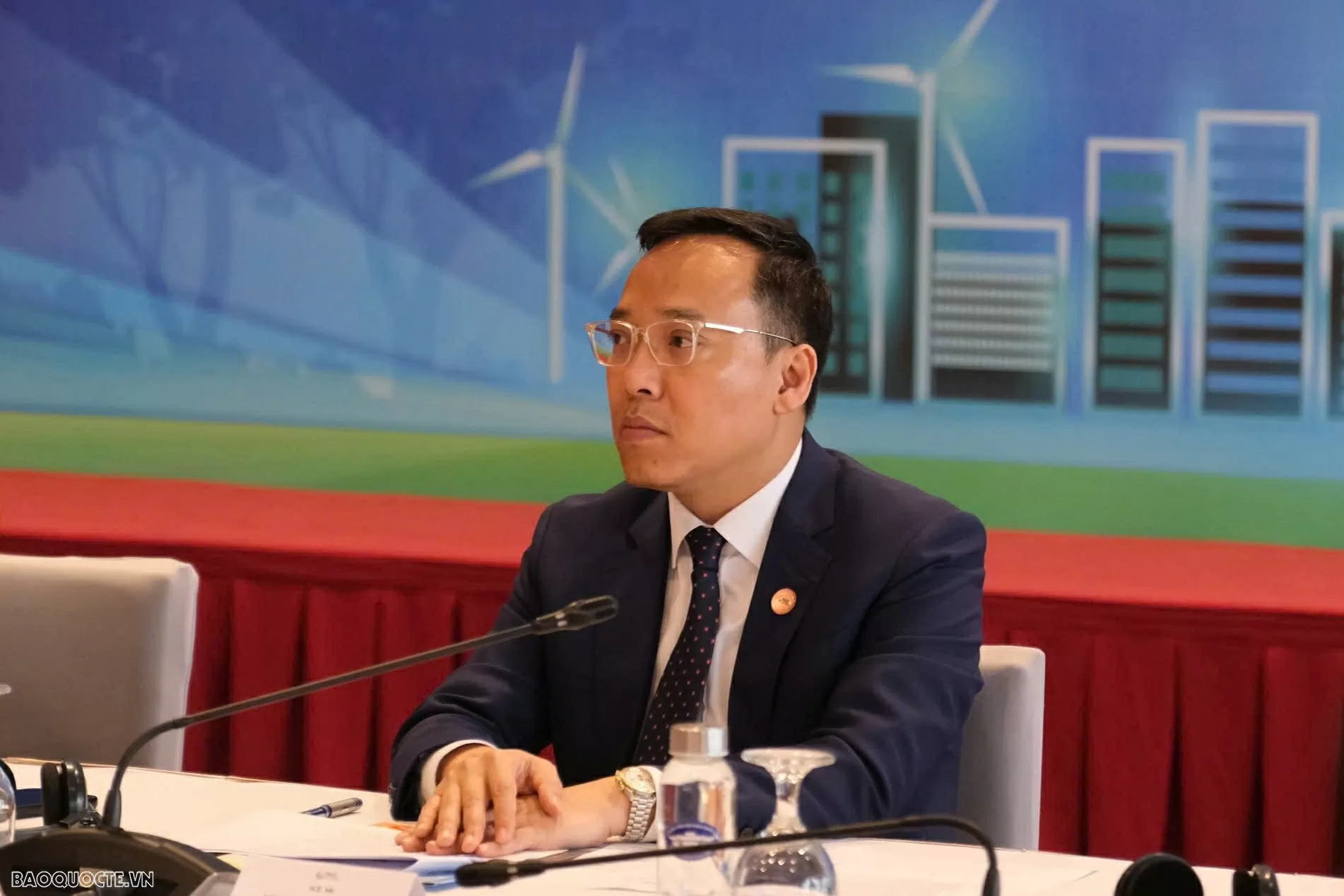 Việt Nam chung tay cùng cộng đồng quốc tế tìm giải pháp đổi mới sáng tạo, hướng tới chuyển đổi năng lượng hiệu quả, bền vững Việt Nam chung tay cùng cộng đồng quốc tế tìm giải pháp đổi mới sáng tạo, hướng tới chuyển đổi năng lượng hiệu quả, bền vững