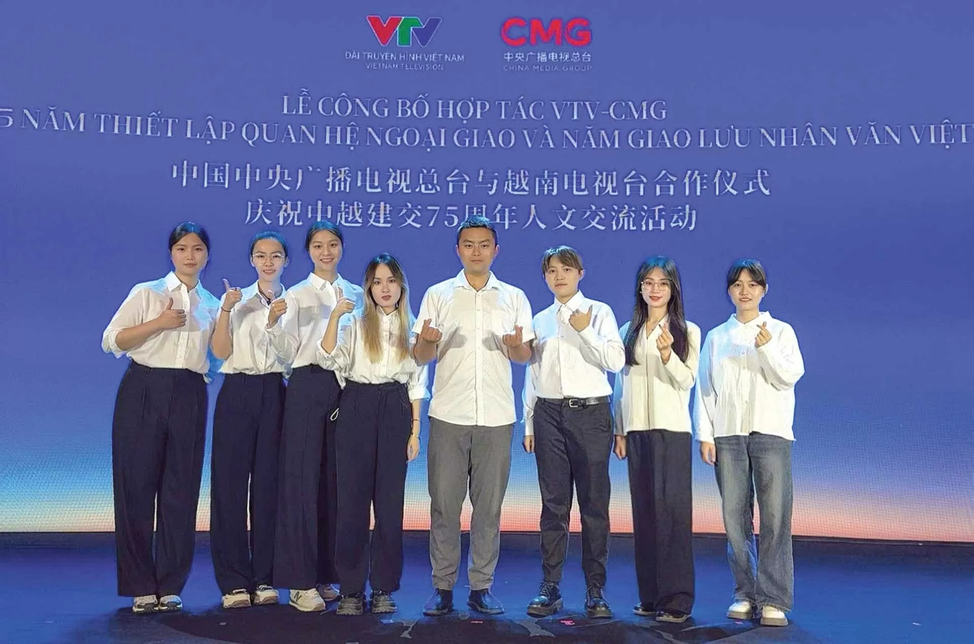 Nhịp cầu hữu nghị từ trái tim Nhịp cầu hữu nghị từ trái tim