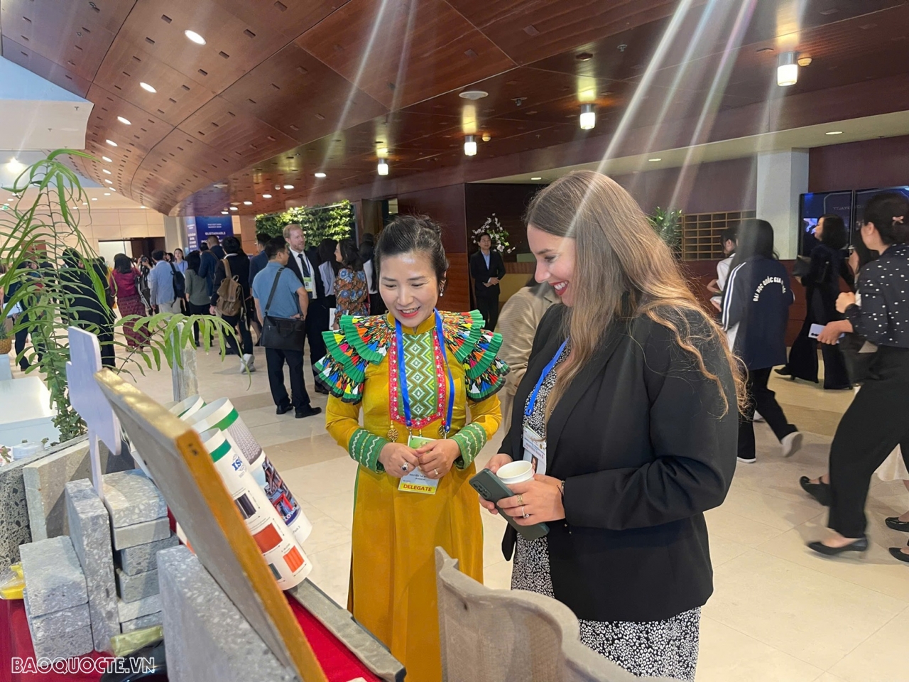 Các gian hàng của doanh nghiệp tại Triển lãm Tăng trưởng xanh P4G. (Ảnh: Tống Thoan) Các gian hàng của doanh nghiệp tại Triển lãm Tăng trưởng xanh P4G. (Ảnh: Tống Thoan)