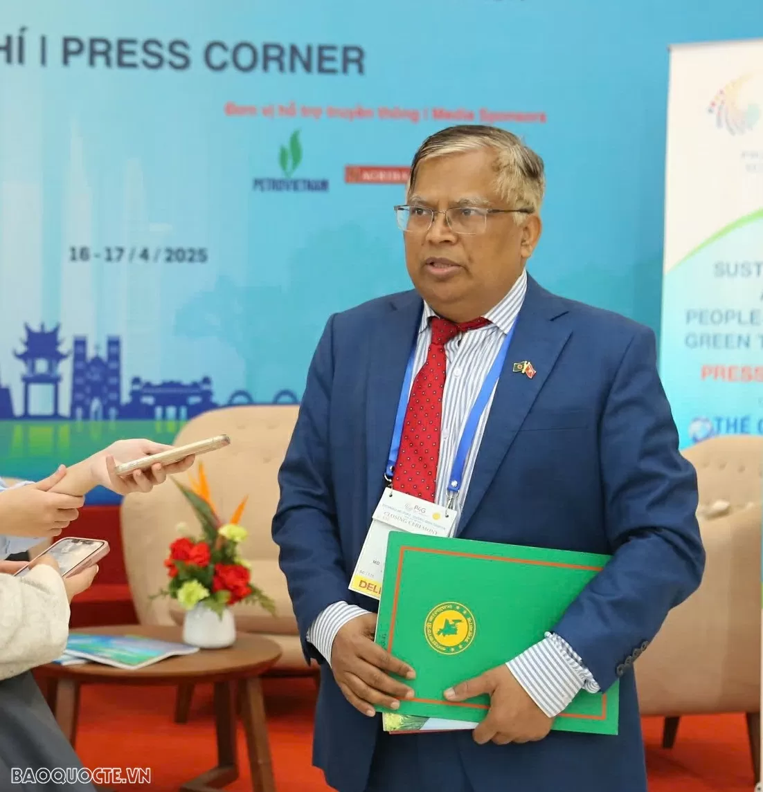 Đại sứ Bangladesh: Việt Nam hội tụ đủ điều kiện để trở thành hình mẫu chuyển đổi xanh Đại sứ Bangladesh: Việt Nam hội tụ đủ điều kiện để trở thành hình mẫu chuyển đổi xanh