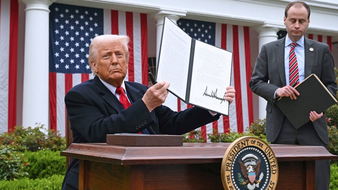 100 ngày nắm quyền của Tổng thống Trump: Thế giới 'chao đảo' vì thuế quan, tỷ lệ ủng hộ thấp nhất