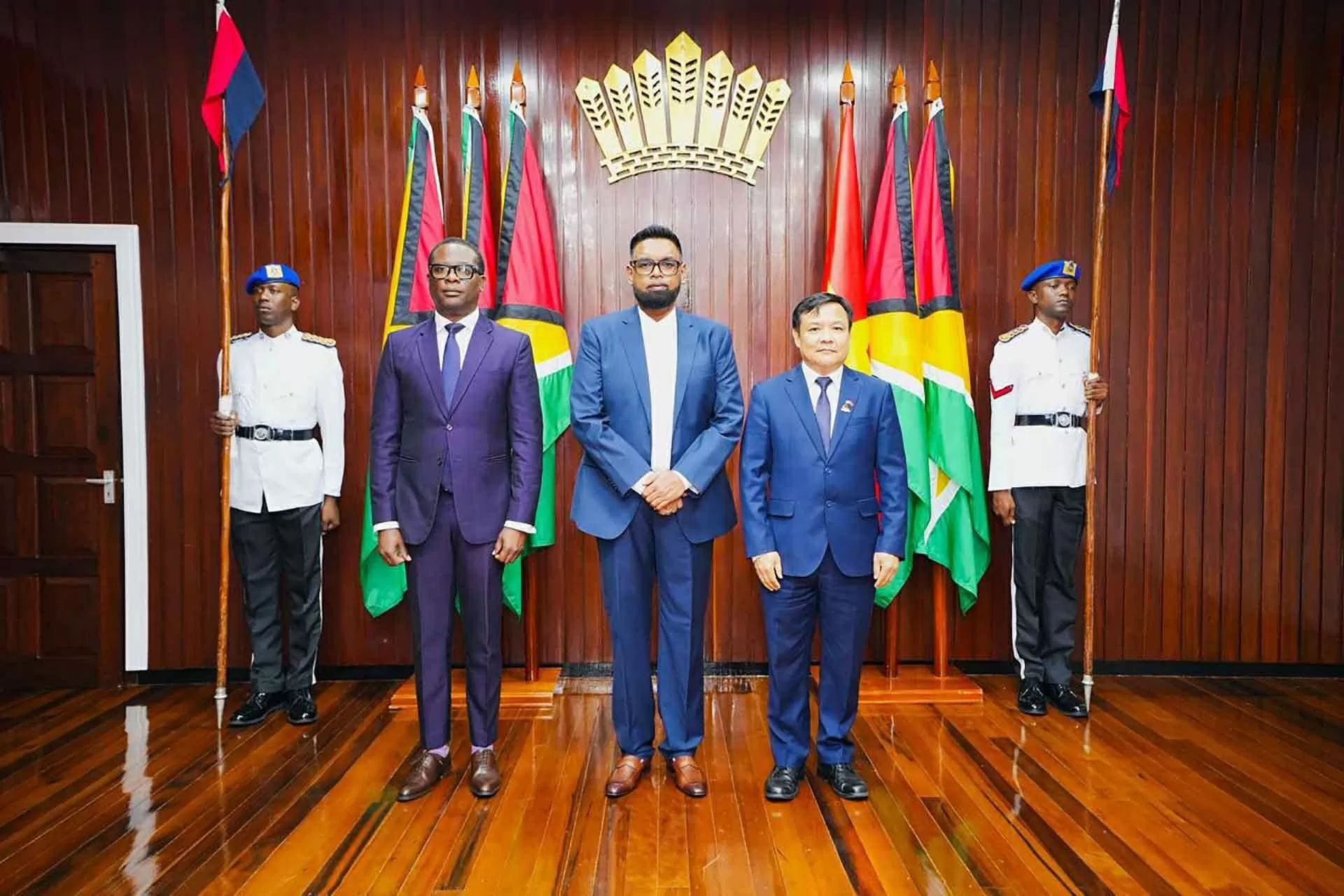 Đại sứ Bùi Văn Nghị trình Thư ủy nhiệm lên Tổng thống Cộng hoà hợp tác Guyana