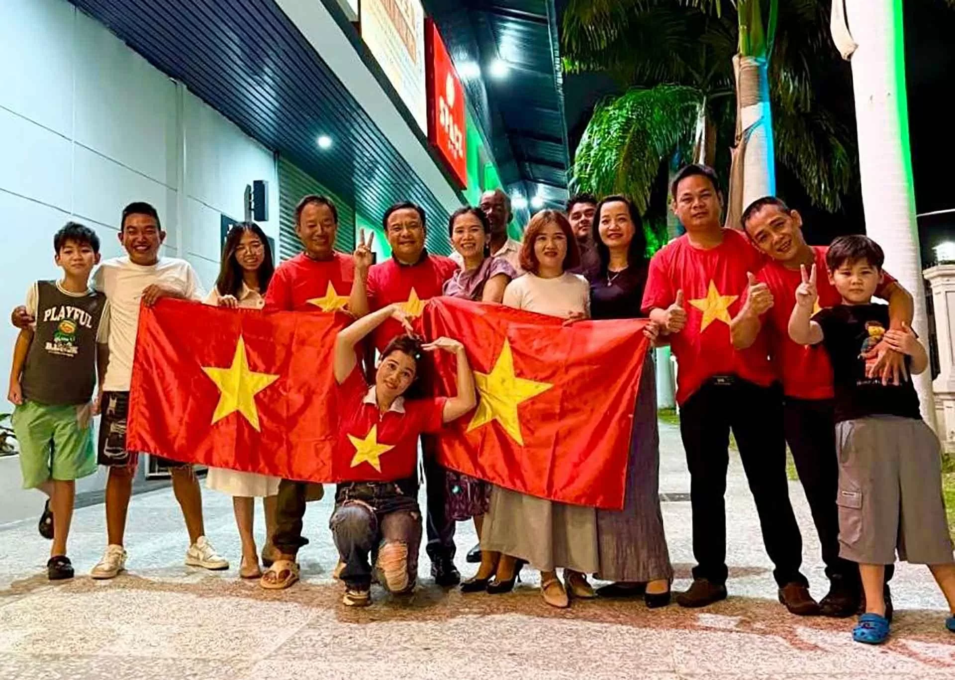 Đại sứ Bùi Văn Nghị trình Thư ủy nhiệm lên Tổng thống Cộng hoà hợp tác Guyana