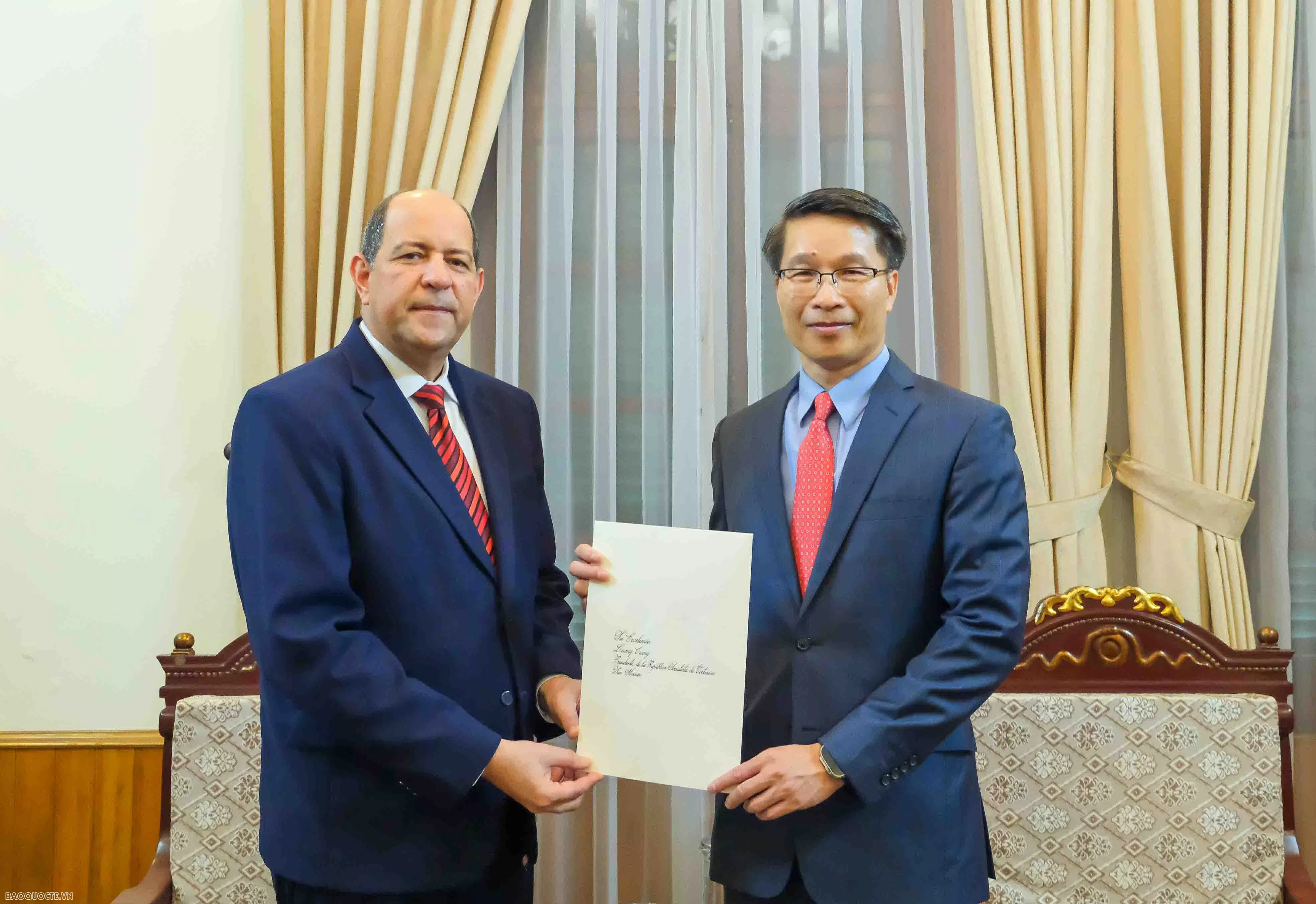 Tiếp nhận bản sao Thư ủy nhiệm bổ nhiệm Đại sứ Cộng hoà Dominia, Algeria và Angola tại Việt Nam Tiếp nhận bản sao Thư ủy nhiệm bổ nhiệm Đại sứ Cộng hoà Dominia, Algeria và Angola tại Việt Nam