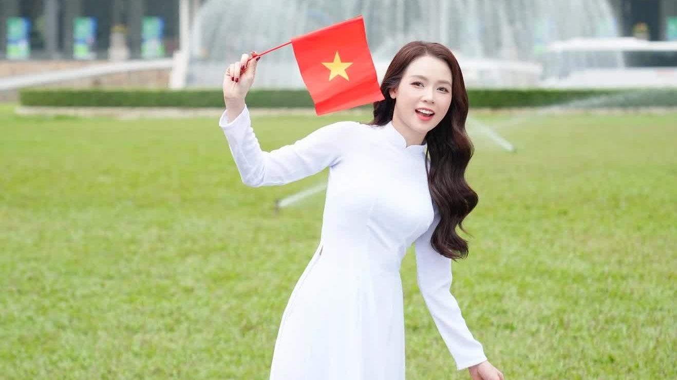 Sao Việt: MC Đan Lê đến Fukushima, Hiền Thục khoe ảnh con gái chụp, người mẫu Minh Triệu đón sinh nhật bất ngờ