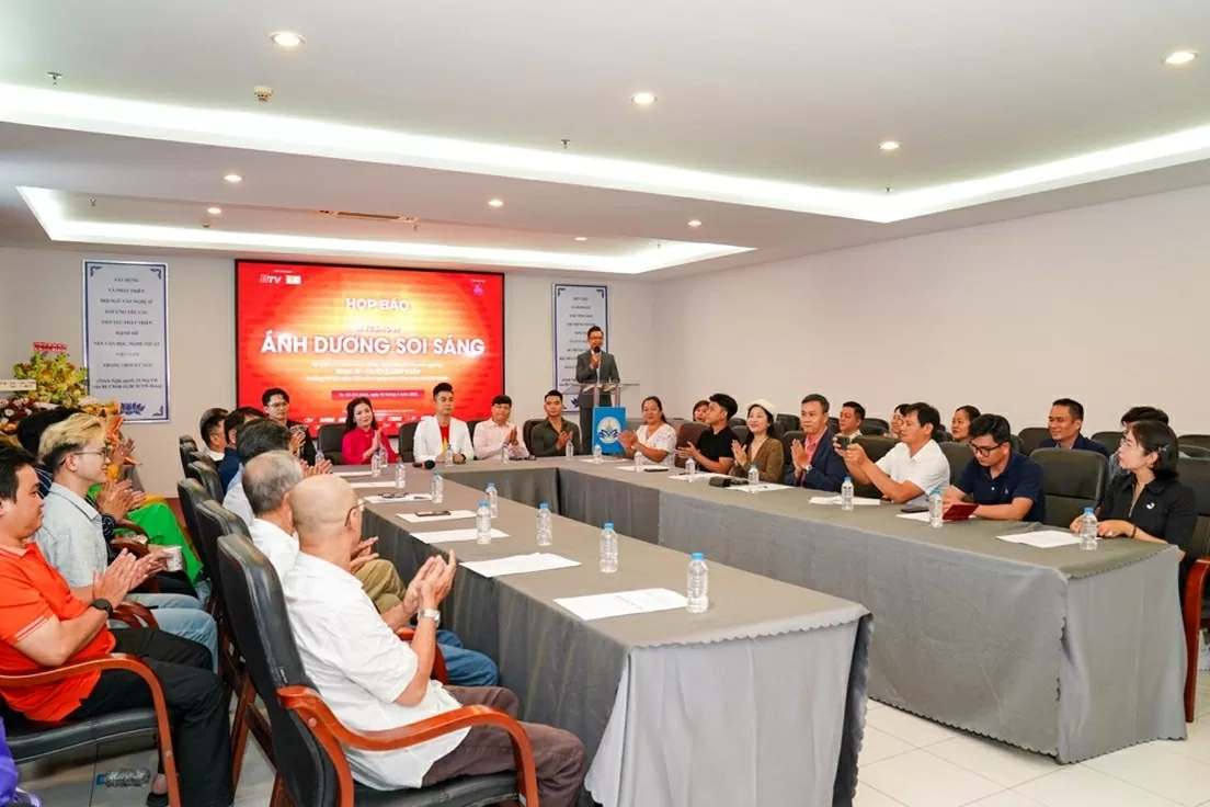 Nhạc sĩ – ca sĩ Lê Anh Tuấn làm liveshow ‘Ánh dương soi sáng’ lan toả tinh thần học tập theo gương Bác