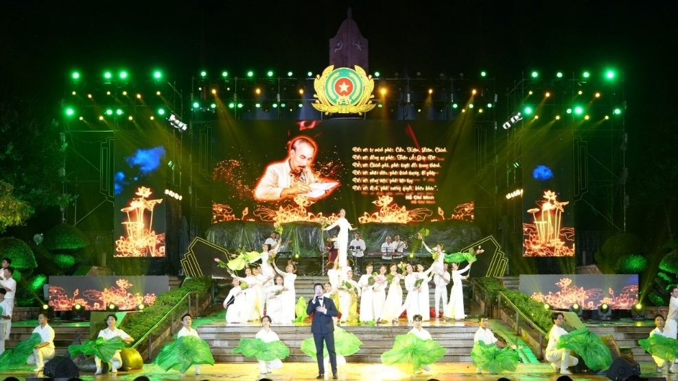 Lời tri ân sâu sắc bằng nghệ thuật gửi tới các thế hệ chiến sĩ công an nhân dân