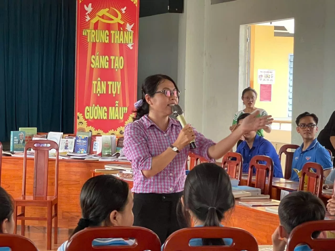 Gieo tình yêu đọc sách cho người trẻ bằng sự kiên trì