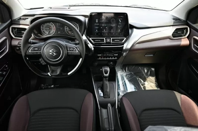 Khoang cabin của Suzuki Fronx được thiết kế theo phong cách trẻ trung