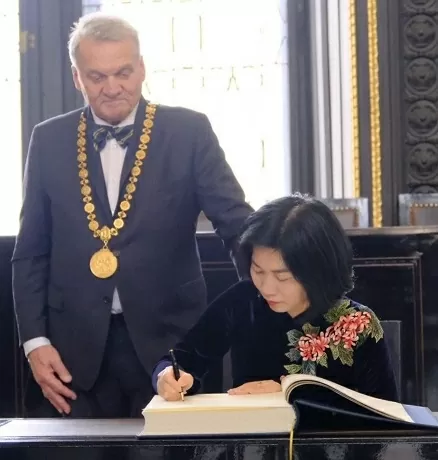 Thành phố Hà Nội tăng cường kết nối và hợp tác với các địa phương Czech Thành phố Hà Nội tăng cường kết nối và hợp tác với các địa phương Czech