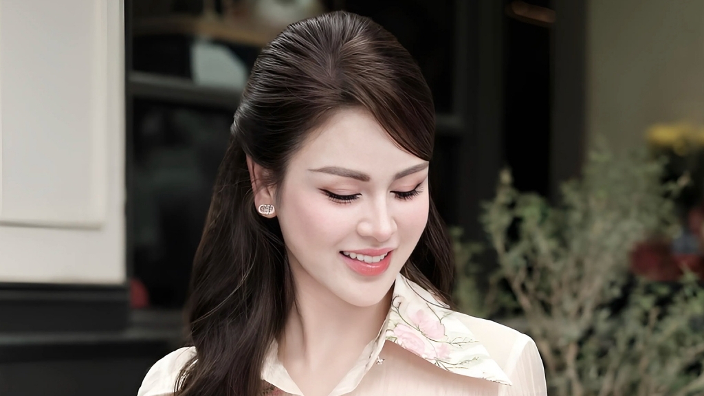 Ngắm vẻ gợi cảm của diễn viên Lương Thu Trang phim Cha tôi, người ở lại