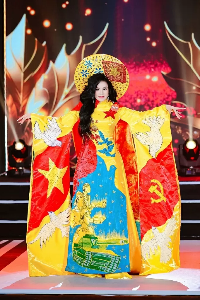 Hoa hậu Doanh nhân Việt Nam Toàn cầu 2025 gây ấn tượng với trang phục áo dài đậm văn hóa lịch sử