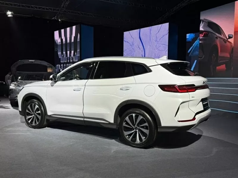 BYD Sealion 6 nổi bật với phong cách thiết kế trẻ trung, hiện đại BYD Sealion 6 nổi bật với phong cách thiết kế trẻ trung, hiện đại