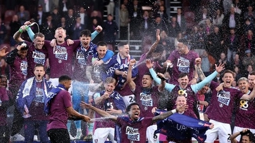 Xác định 2 CLB thăng hạng Ngoại hạng Anh 2025/26