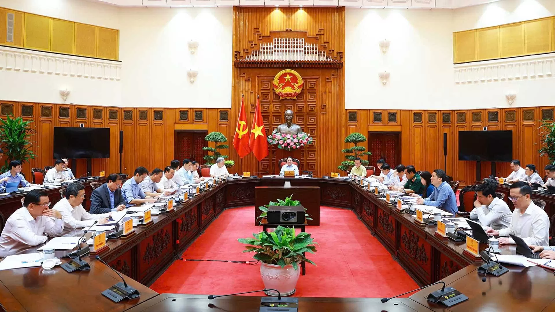 Thủ tướng chủ trì họp Thường trực Chính phủ về thúc đẩy quan hệ thương mại công bằng, bền vững với Hoa Kỳ Thủ tướng chủ trì họp Thường trực Chính phủ về thúc đẩy quan hệ thương mại công bằng, bền vững với Hoa Kỳ