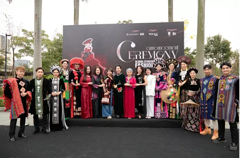 Hoa hậu, Người đẹp và Người mẫu của Việt Nam và Quốc tế trình diễn “chào sân” BST “Hoa Núi” của NTK Hàn Phượng tại Tuần lễ thời trang Sinh viên toàn cầu 2025. Hoa hậu, Người đẹp và Người mẫu của Việt Nam và Quốc tế trình diễn “chào sân” BST “Hoa Núi” của NTK Hàn Phượng tại Tuần lễ thời trang Sinh viên toàn cầu 2025.