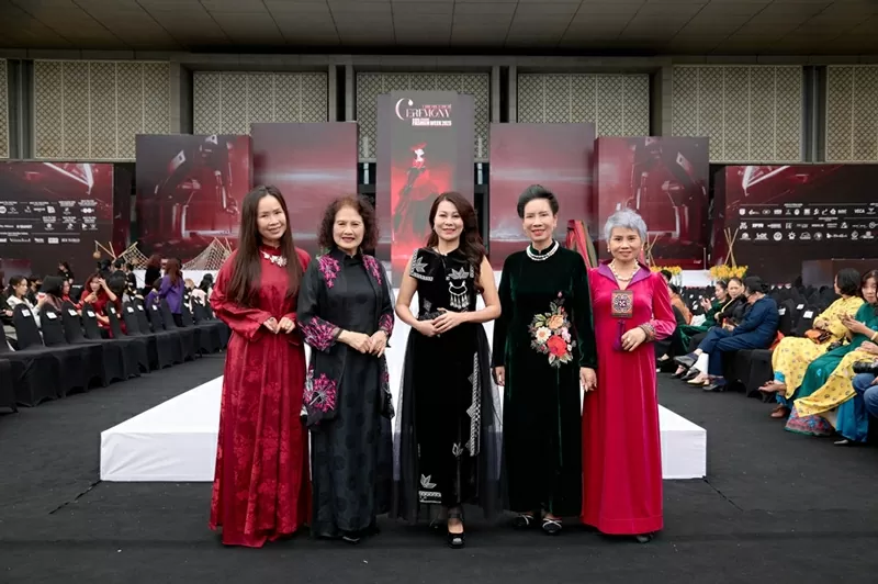 NTK Hàn Phượng: Hành trình 'Thắp lửa' di sản áo dài Việt NTK Hàn Phượng: Hành trình 'Thắp lửa' di sản áo dài Việt