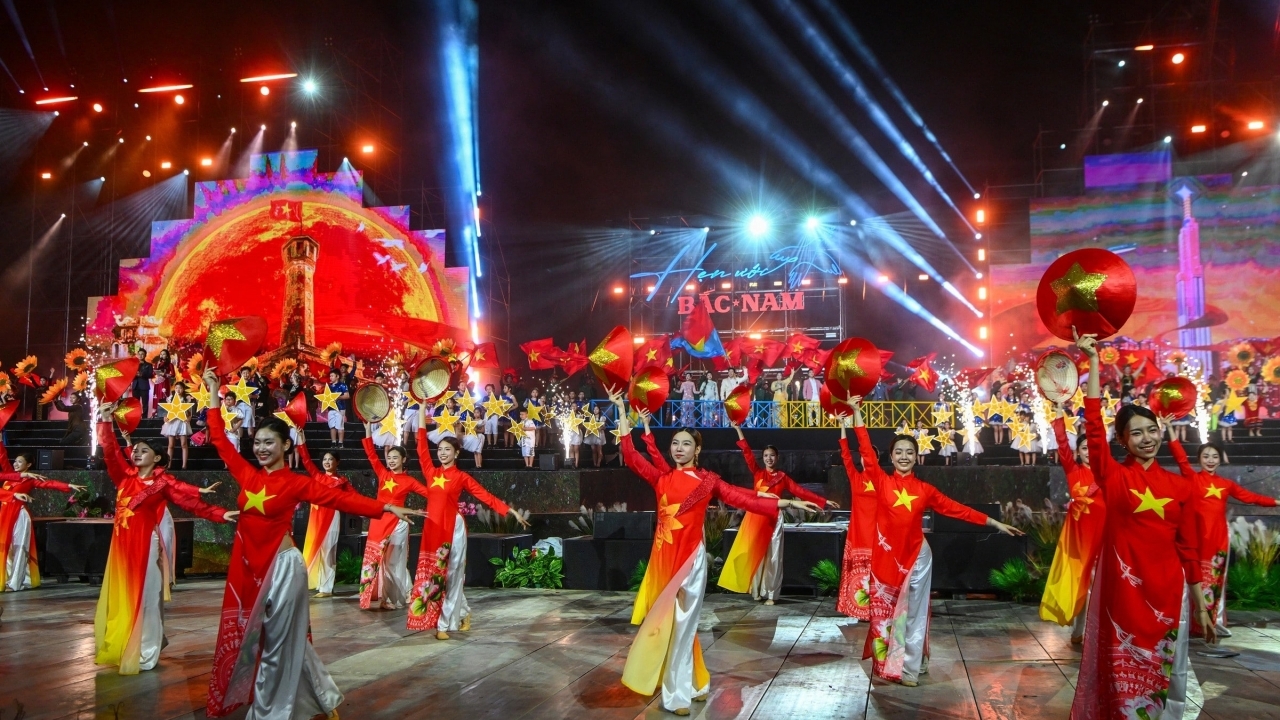 Bùng nổ với chương trình nghệ thuật 'Hẹn ước Bắc - Nam'